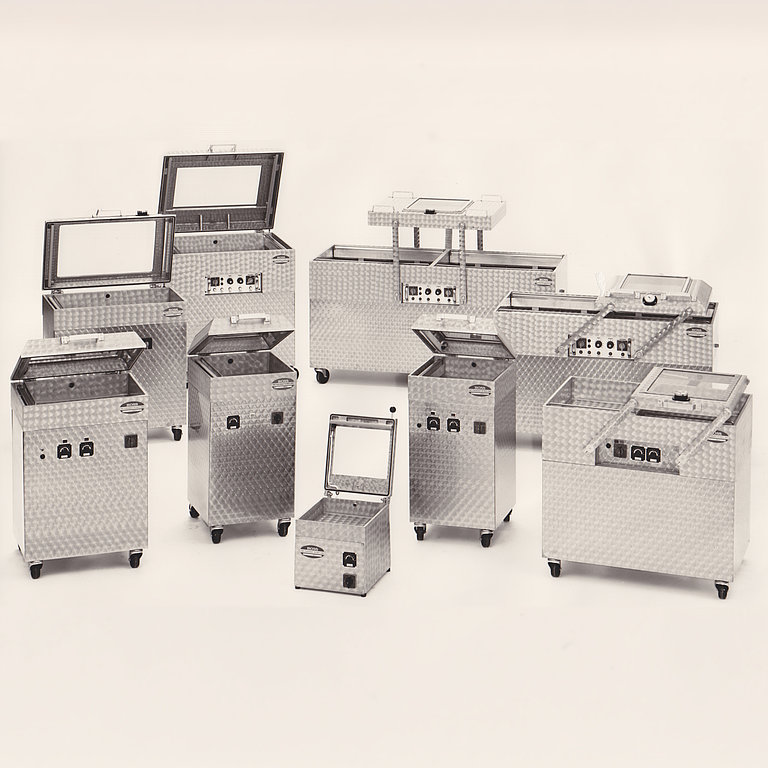 1964 Entwicklung erster Vakuum-Verpackungsmaschinen 